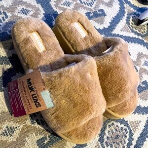 NWT MUK LUKS® Kirstey Slide In Irish Cream - Medium - US 7-8